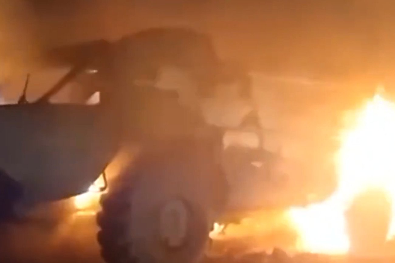 Rosyjskie wojskowe pojazdy stanęły w ogniu.