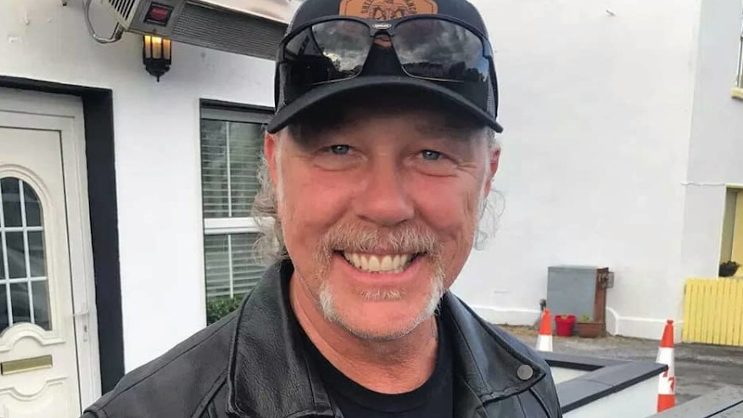 Po 18 latach od odwyku w więzieniu San Quentin, James Hetfield znów musi odbyć terapię.