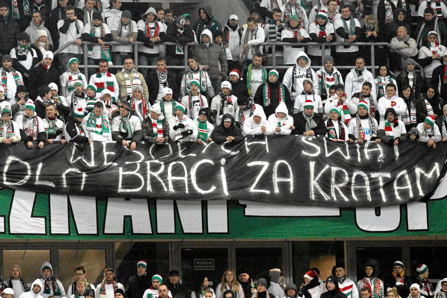 Teraz część kibiców na stadionie zachowuje się lepiej niż poza nim