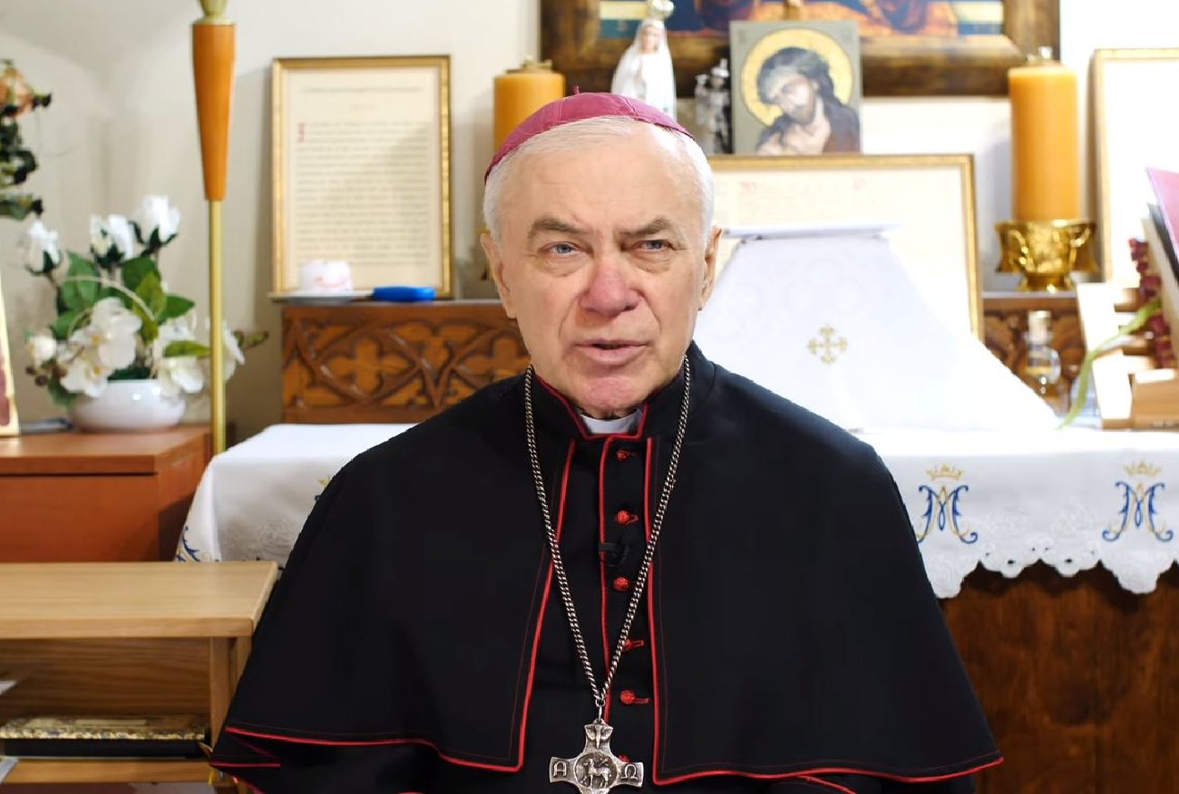Abp Jan Paweł Lenga napisał książkę o "sekcie" papieża Franciszka