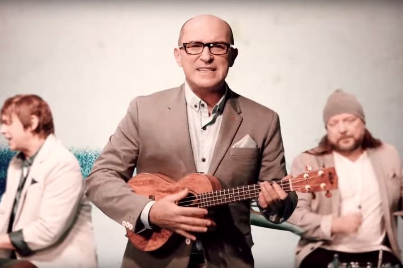 Zespół De Mono nie wyraził zgody na użycie ich piosenki w propagandowy sposób.