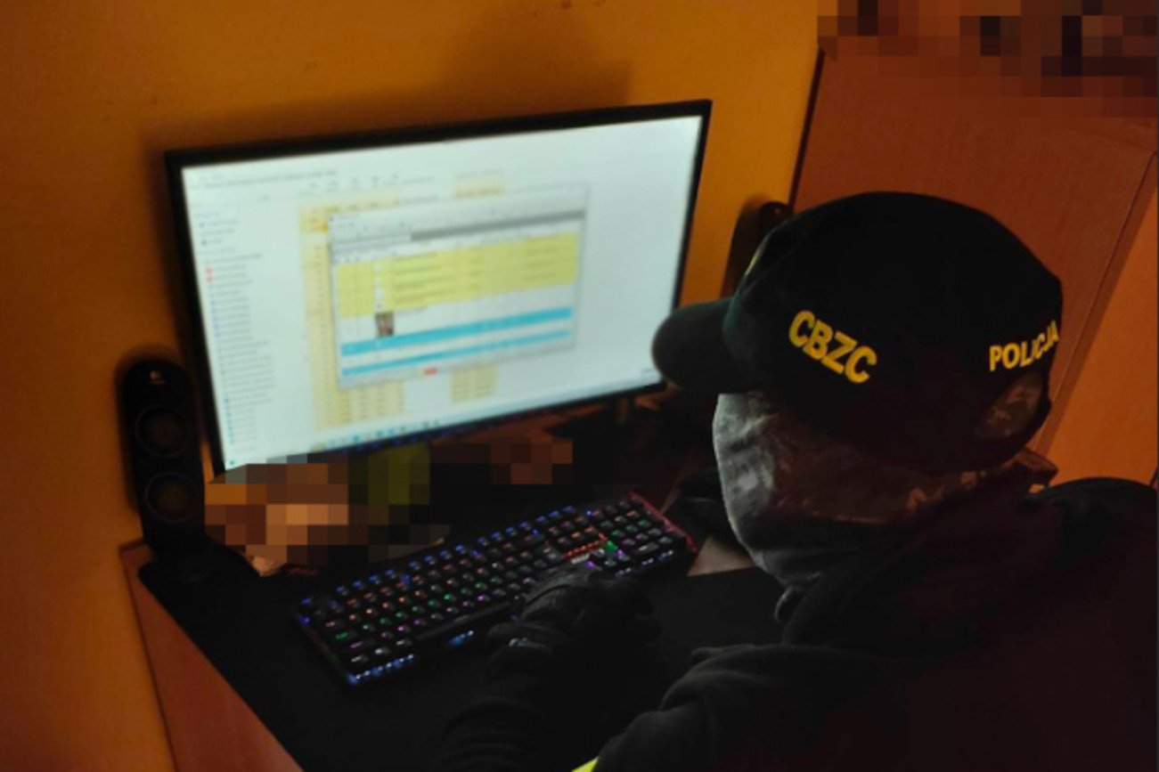 Policjanci CBZC podczas czynności służbowych.