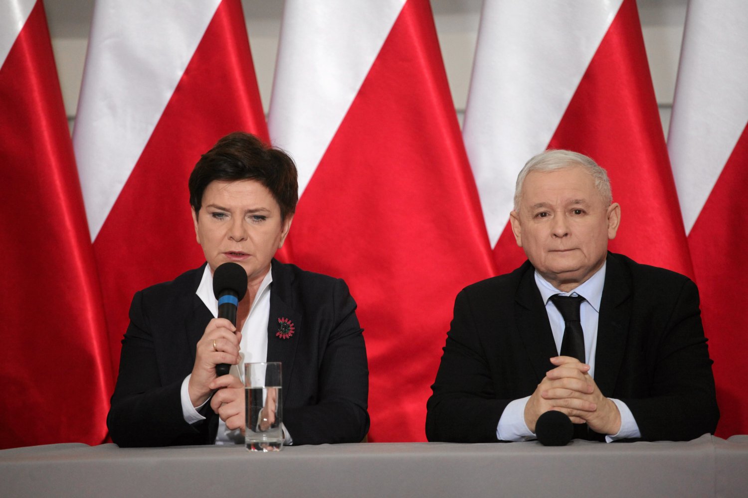 Agencja Bloomberg ocenia, że Brexit nastąpił w najgorszym momencie dla Polski. Problemy wynikające z decyzji Londynu pogłębiają bowiem działania PiS.