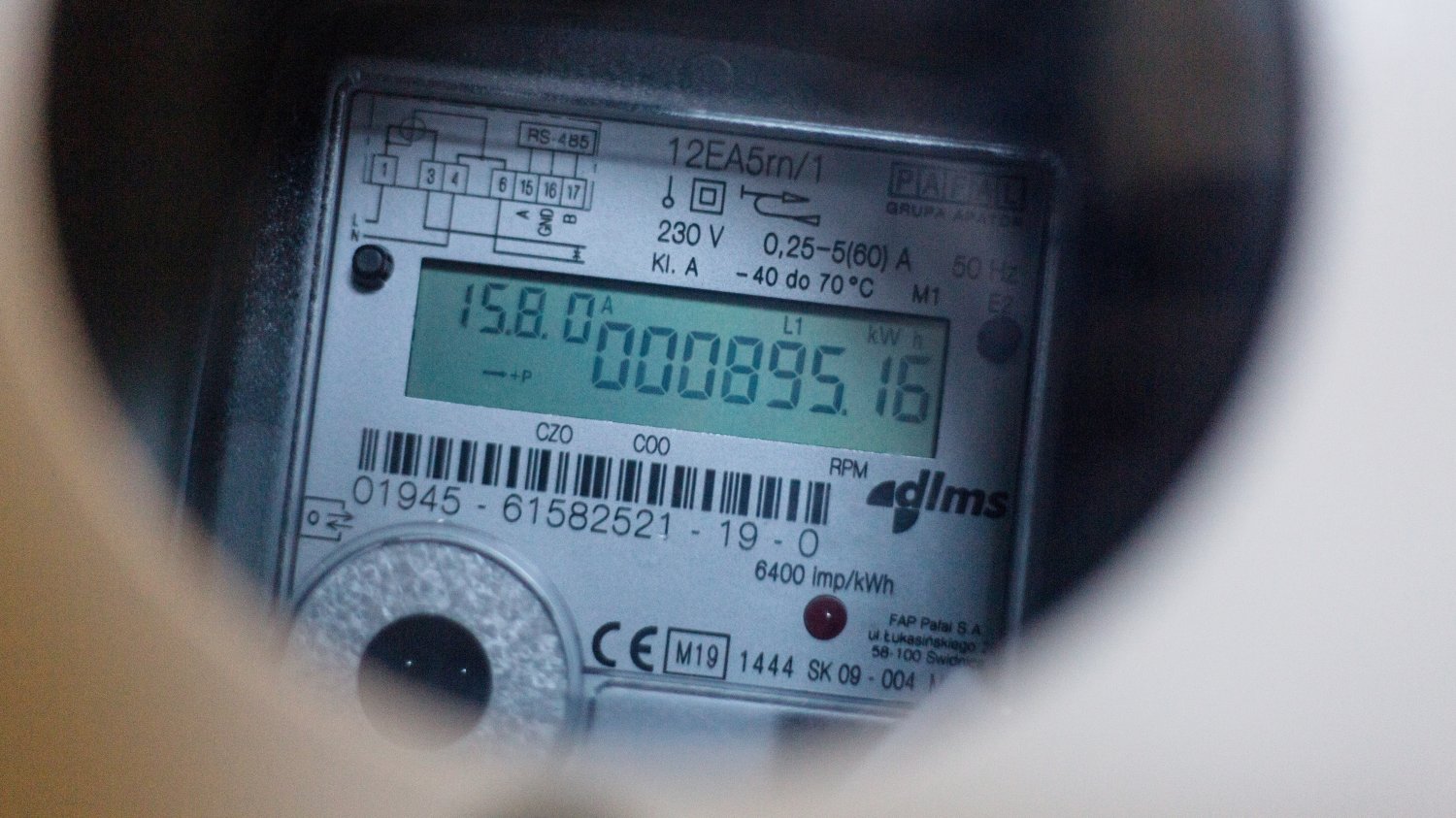 ZUS daje pieniądze na prąd. Kto może otrzymać ryczałt energetyczny? Ryczałt energetyczny w 2025. Ile wynosi i kto go może dostać?
