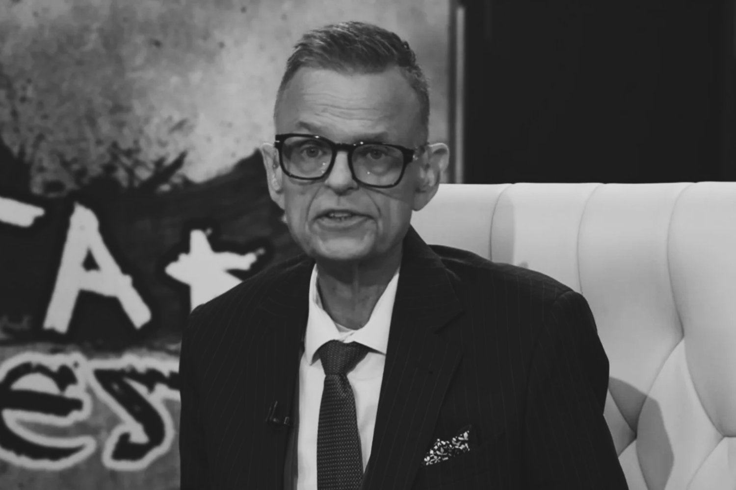 Andrzej Morozowski chorował na nowotwór. Jego powrót na antenę wyciska dziś łzy Andrzej Morozowski, tło programu "Tak jest!"