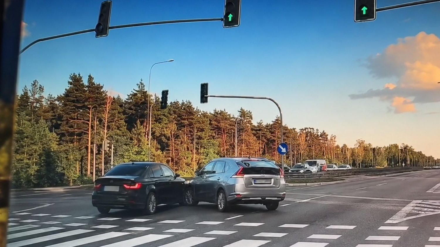Tragiczny wypadek w Ząbkach. Jest ruch prokuratury ws. 37-letniego kierowcy Wypadek, droga, auta, zderzenie