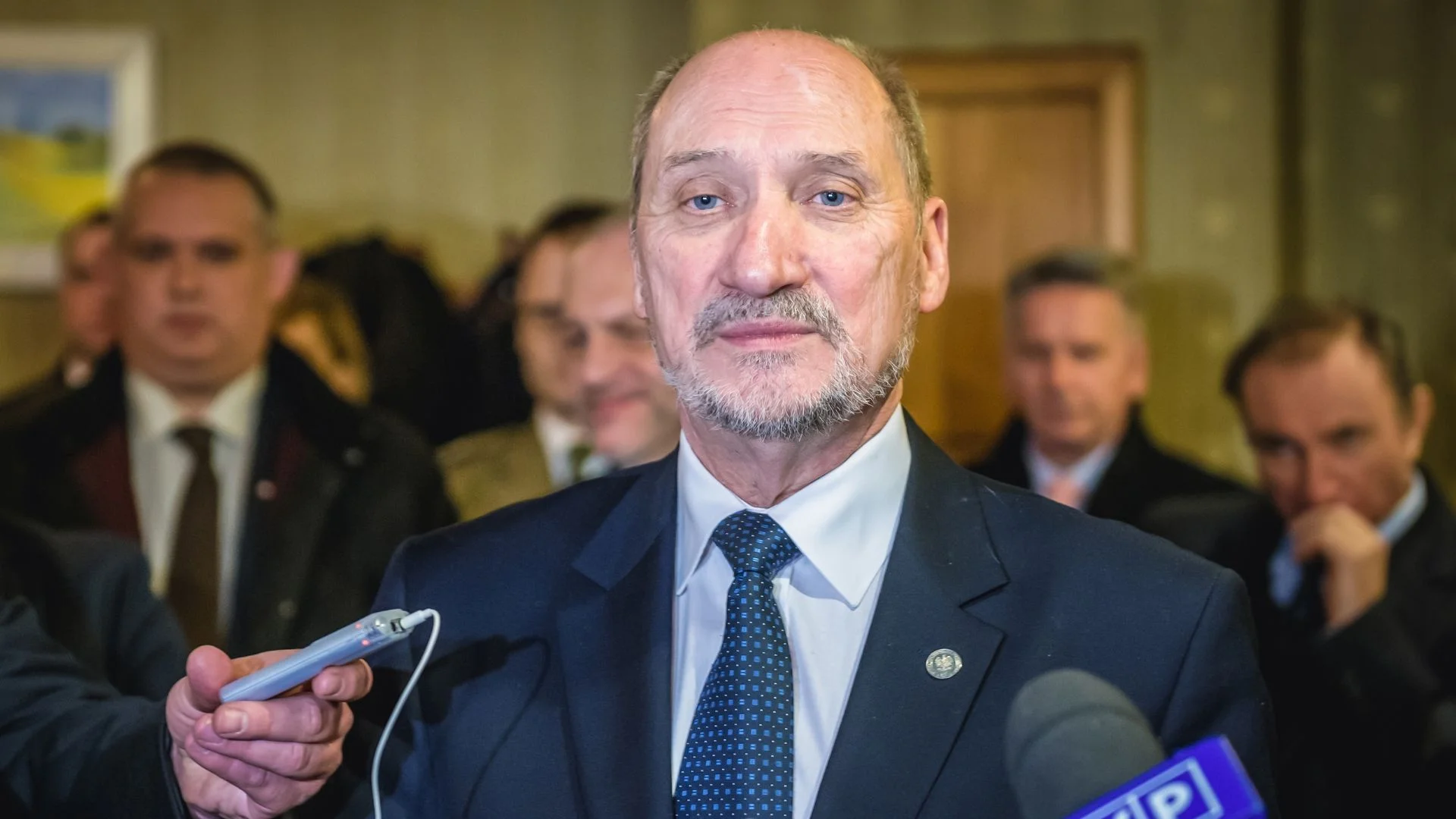 Nagranie z monitoringu może pogrążyć Macierewicza. Grozi mu do 10 lat więzienia