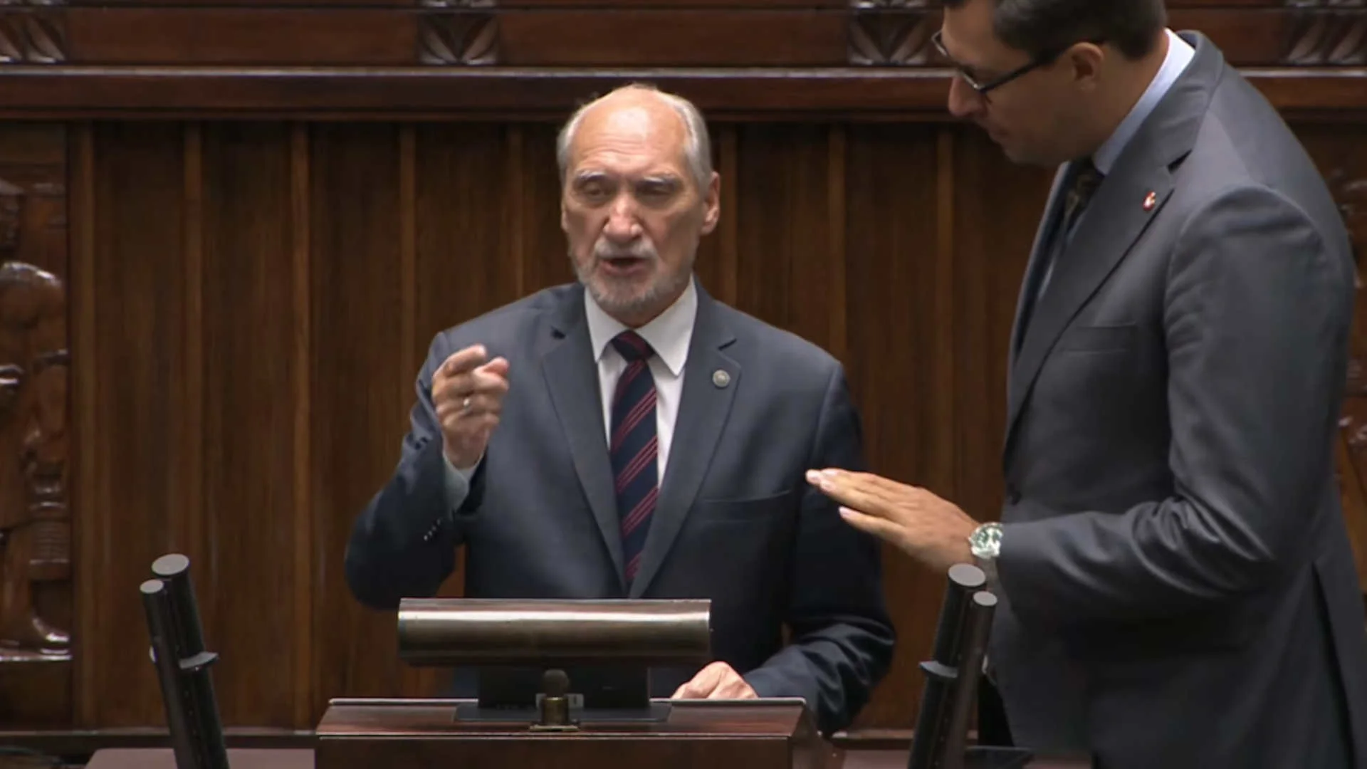 : Antoni Macierewicz przemawia z mównicy sejmowej – awantura w Sejmie