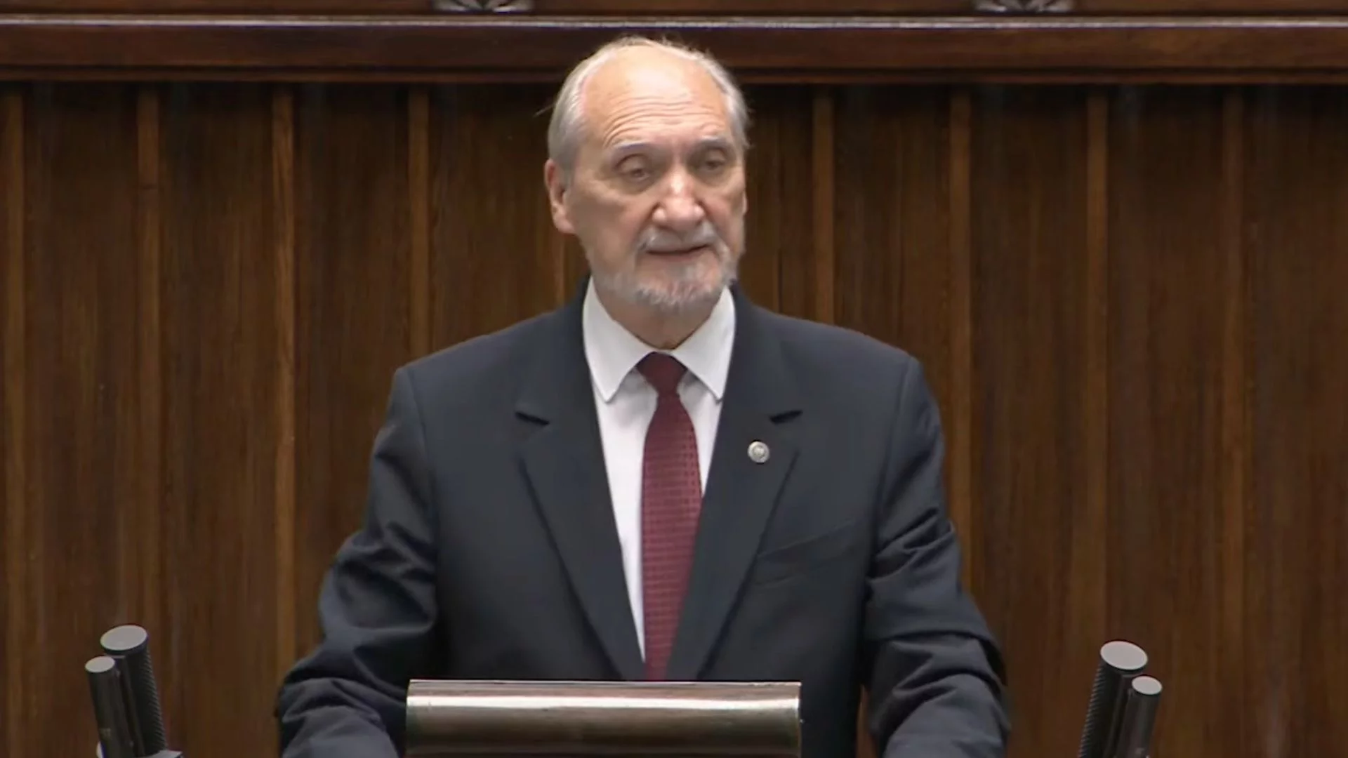 Macierewicz znowu odpalił się w Sejmie. Oskarżał policję o "działanie na rzecz Putina"