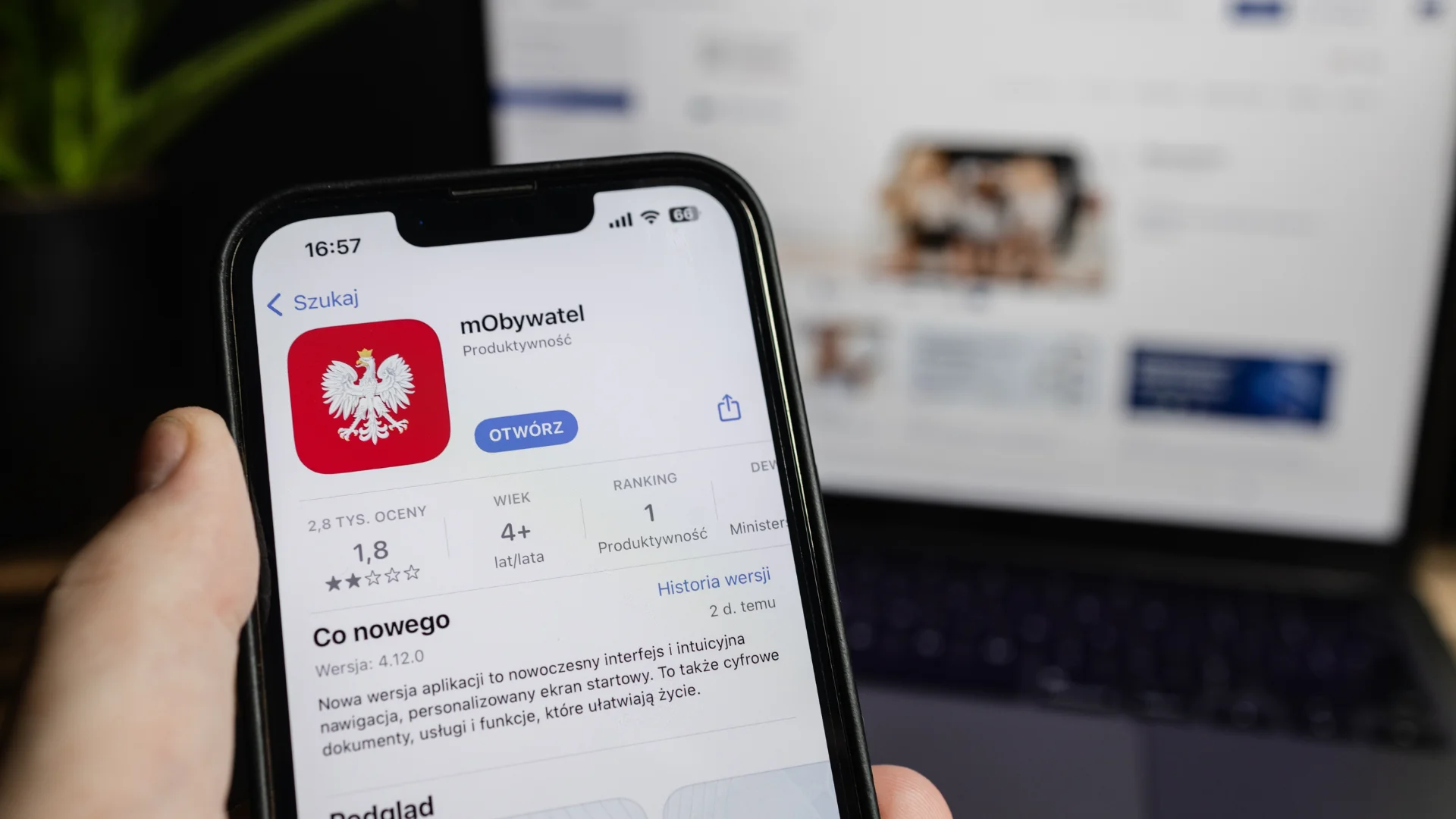 Polacy rzucili się na mObywatela. Czas jest do północy, ale są pewne problemy