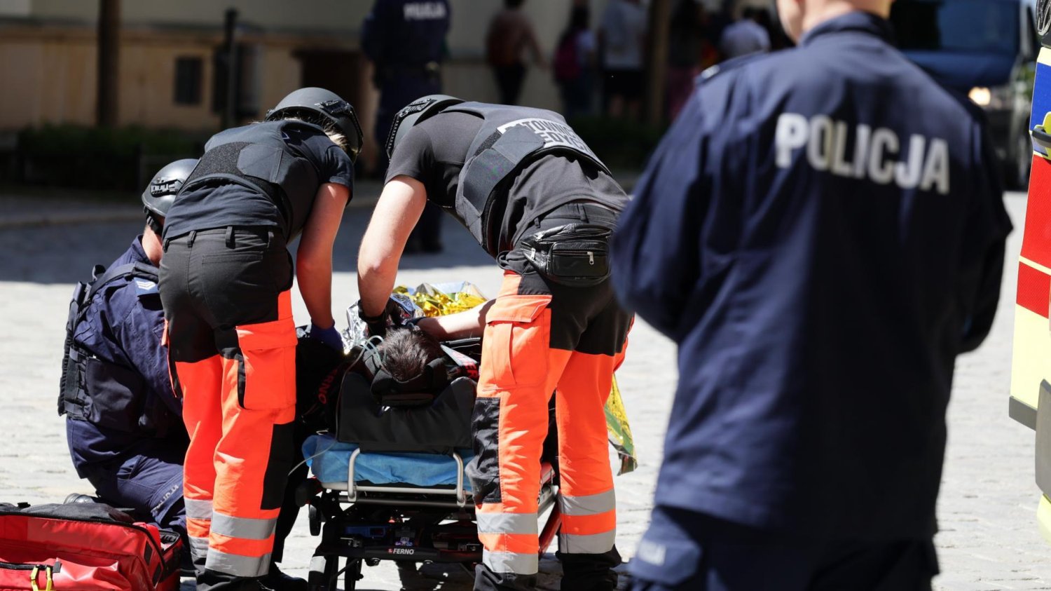 Atak nożownika w opactwie w Jarosławiu. Jedną osobę zabił, 4 ciężko ranił Atak nożownika w opactwie w Jarosławiu. Jedną osobę zabił, 4 ciężko ranił