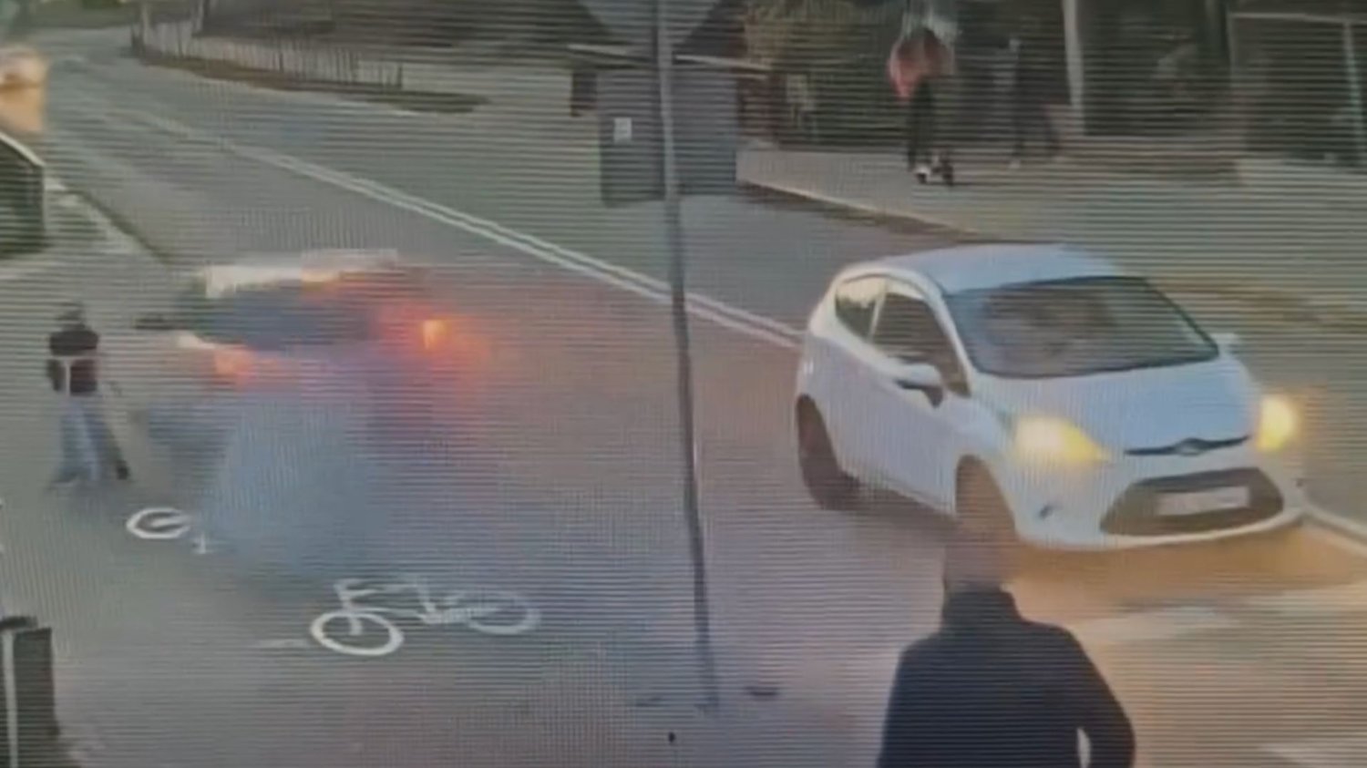 Auto, chodnik, wypadek, nagranie
