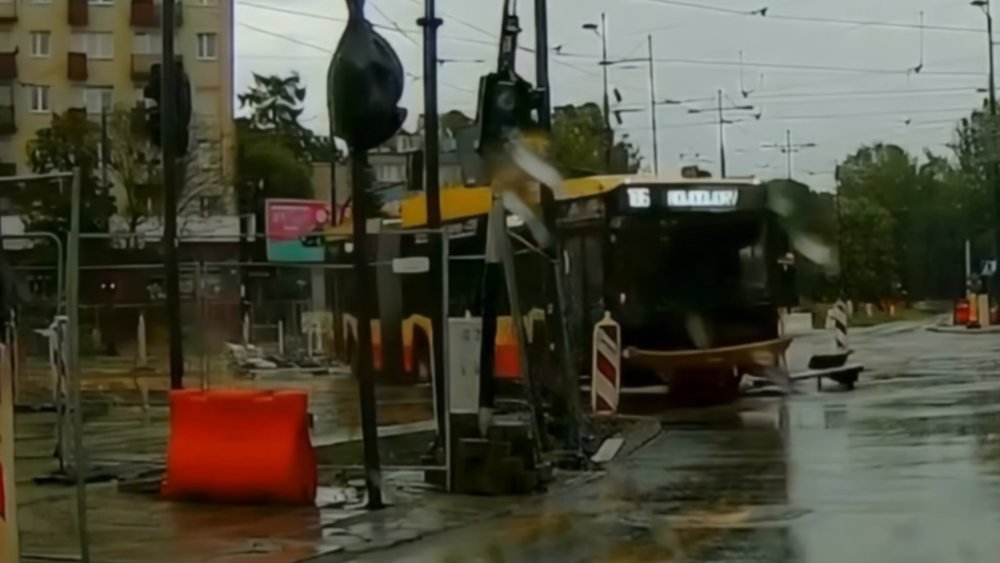 TVN24 investigates Warsaw bus 186 crash linked to Trzaskowski