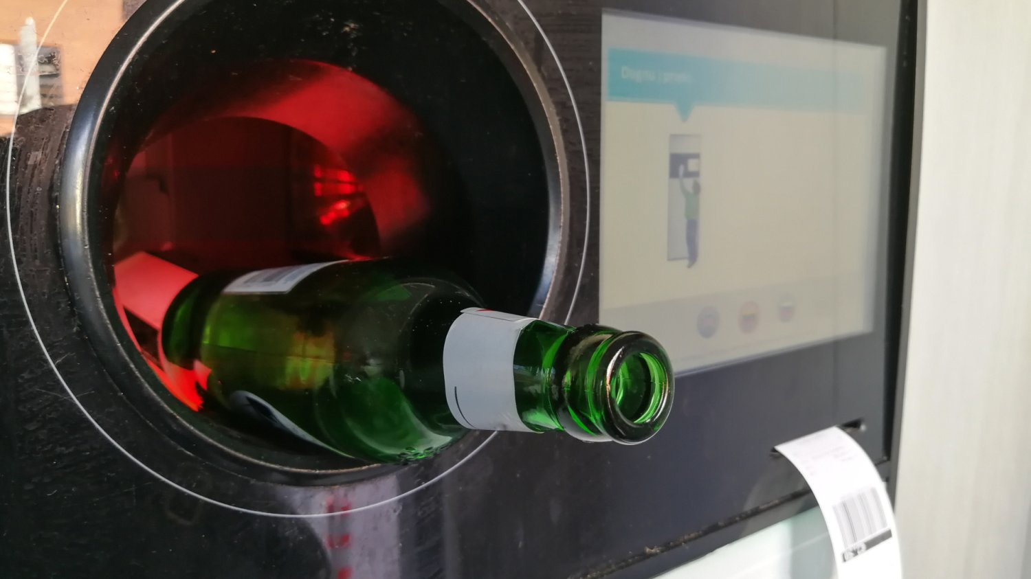 System kaucyjny z małpami, ale bez kartonów Automat kaucyjny ze szklaną butelką