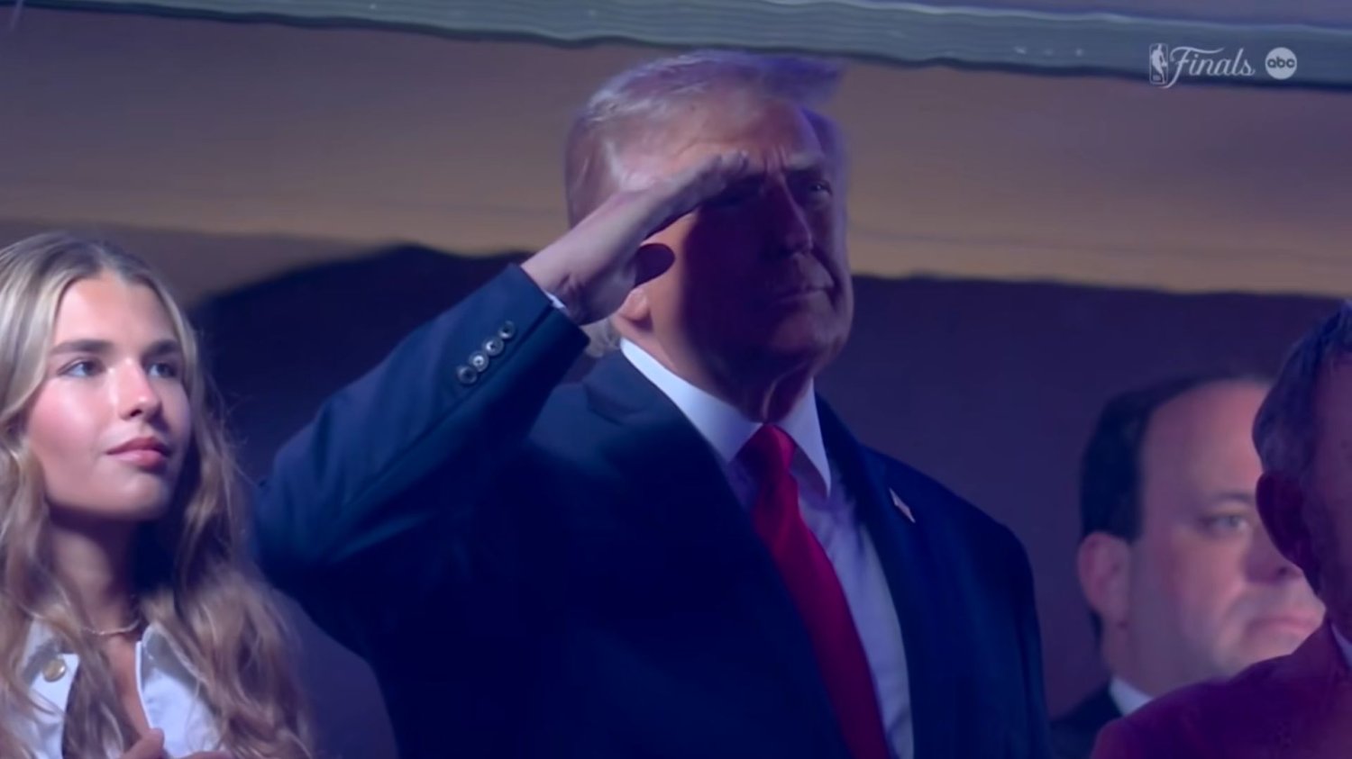Trump wygwizdany na finale NBA. Kamery pokazały jego twarz i się zaczęło Donald Trump na finale NBA w Nowym Jorku