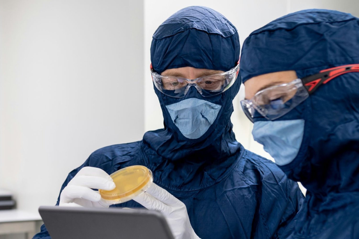WHO bije na alarm! Trzecia największa epidemia eboli w historii