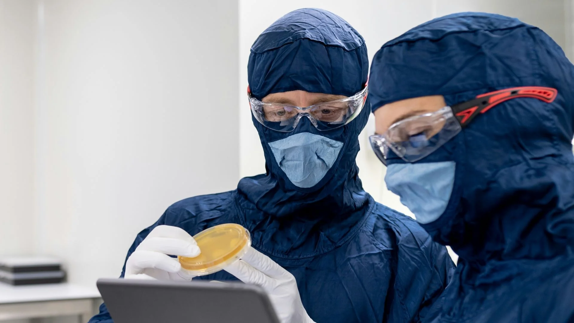 WHO bije na alarm. W historii świata to już 3. największa epidemia eboli