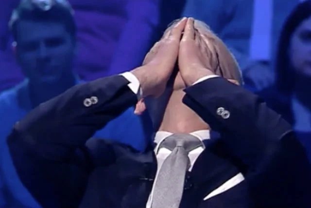 Łukasz Grzesiak odpadł w "Milionerach" już po drugim pytaniu, dotyczącym baśni o Kopciuszku.