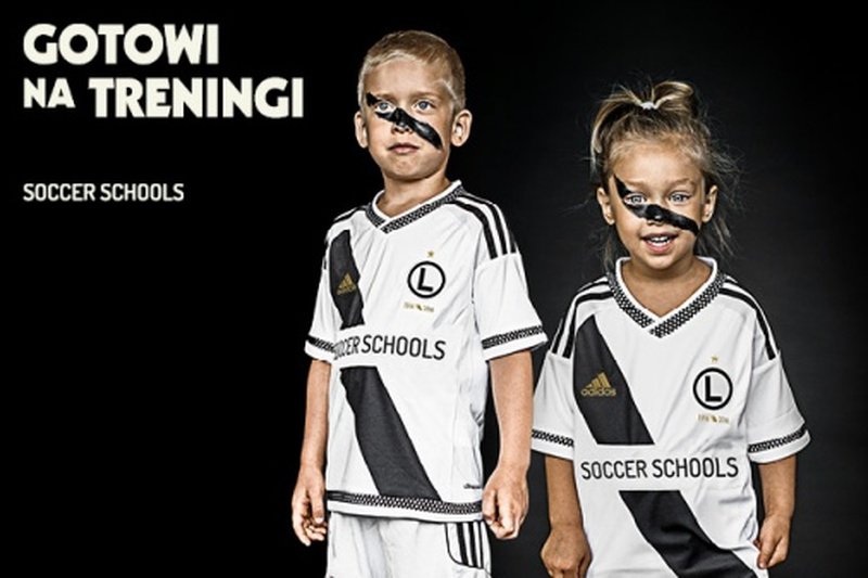 Zarówno chłopcy, jak i dziewczynki mogą zapisać się na zajęcia w Legii Warszawa.