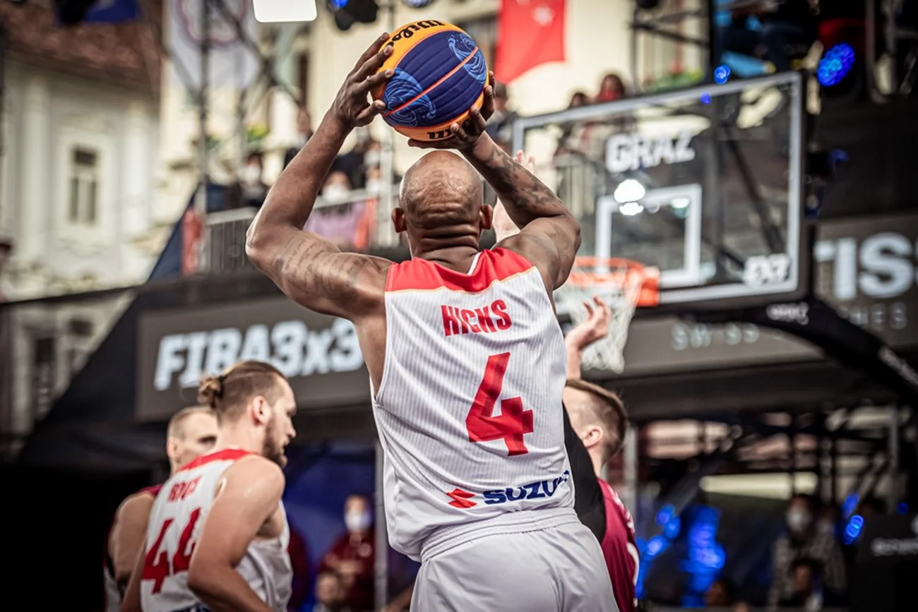 Michael Hicks i jego firmowe zagranie, rzut z dystansu
