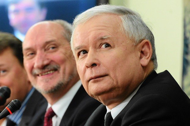 Jarosław Kaczyński uważa, że Moskwa naciska, by zakończyć sprawę Smoleńska