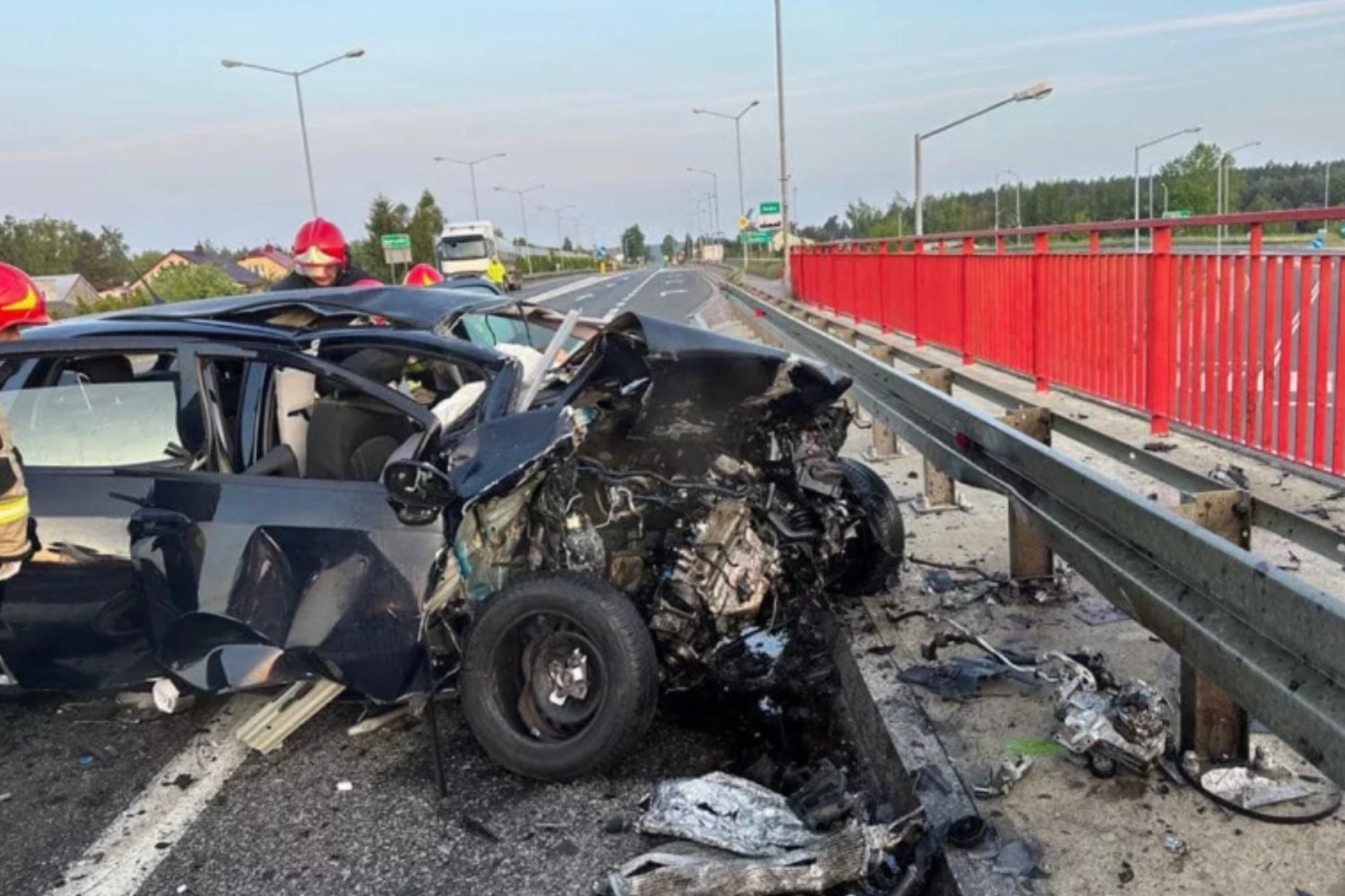 Auto po wypadku, w którym zginęło pięć osób.