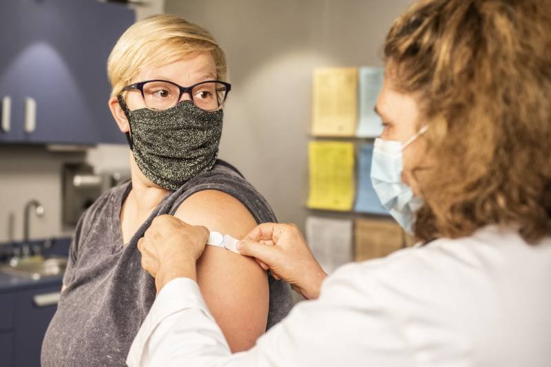 Polacy mieszkający w Niemczech mają problem z zapisaniem się tam na szczepienie.