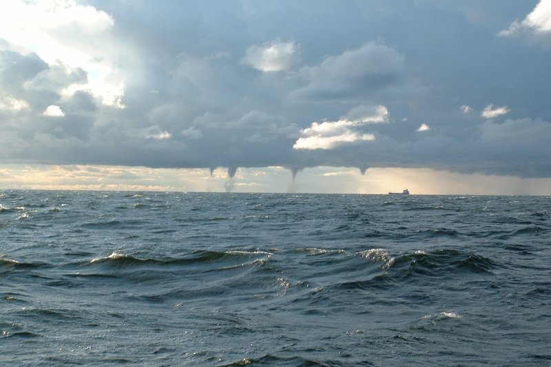 To niecodzienne i bardzo rzadkie zjawisko można było obserwować dziś niedaleko Kołobrzegu.