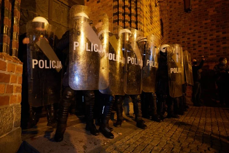 Sondaż pokazuje, że co trzeci Polak nie ufa policji. Sondaż dla Interii. Czy Polacy ufają policji?