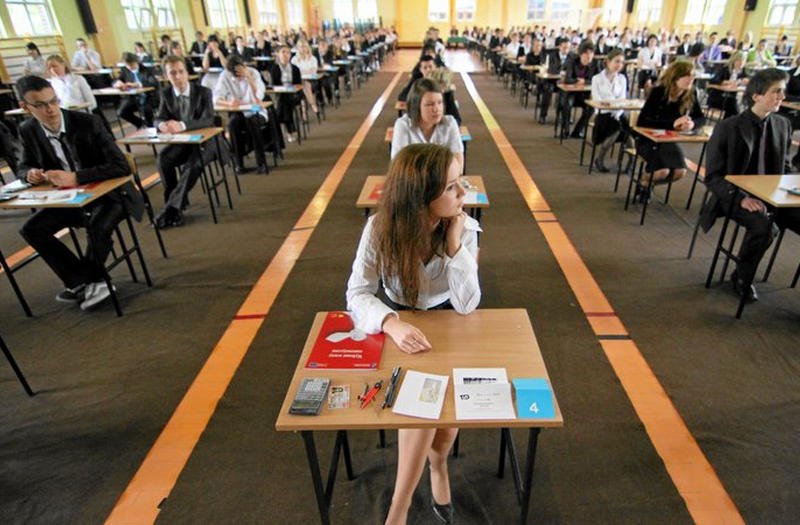 Maturzyści walczą nie tylko z maturą, ale także z OKE.