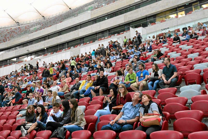 Nieuczciwy ochroniarz wpuszczał zwiedzających na Stadion Narodowy, a pieniądze brał dla siebie. (Na zdjęciu Noc Muzeów w 2013 roku).