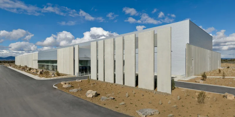 Prineville Data Center Exterior - w takich miejscach Facebook gromadzi nasze dane