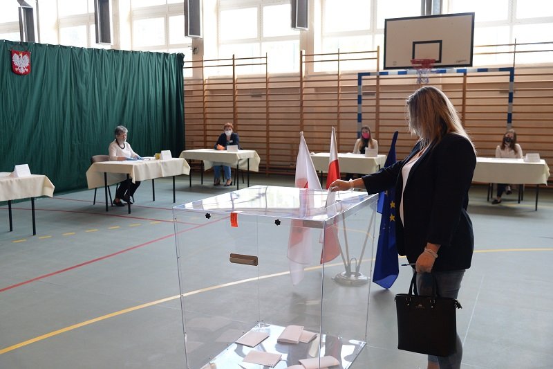 Minister Łukasz Szumowski przypomniał zasady głosowania w czasie epidemii.