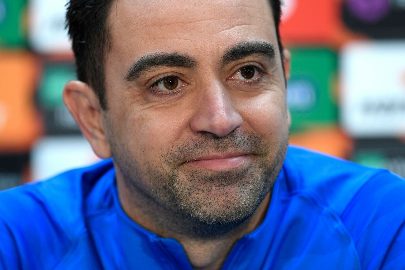 Xavi został zapytany na konferencji przed rewanżem z Eintrachtem Frankfurt, co sądzi o transferze Lewandowskiego.