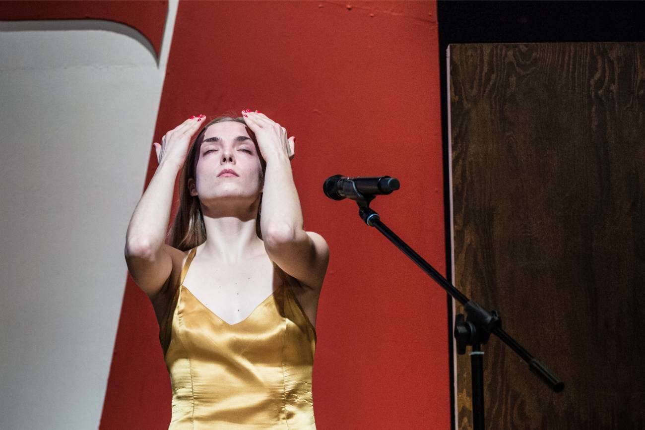 Magdalena Koleśnik w ostatnim czasie na planie krótkometrażowego filmu "Ondyn" musiała odegrać scenę seksu ze swoim przyrodnim bratem Bartoszem Bieleniem, znanym głównie z roli w "Bożym Ciele".