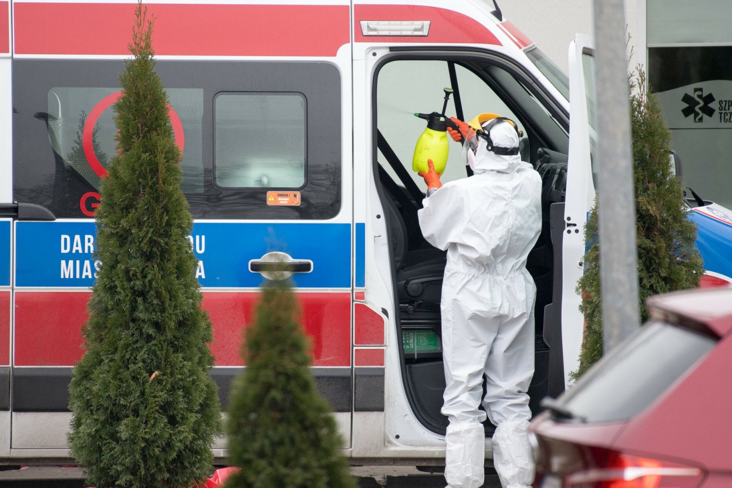 Trwa szczyt wiosennej fali zachorowań na koronawirusa.