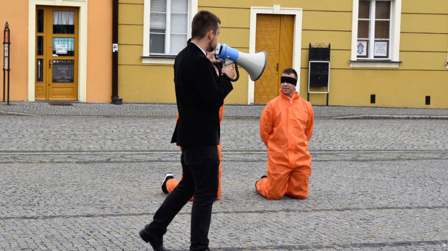 Happening zorganizowany na namysłowskim rynku nie zgromadził zbyt wielu widzów. A dokładniej: żadnego.