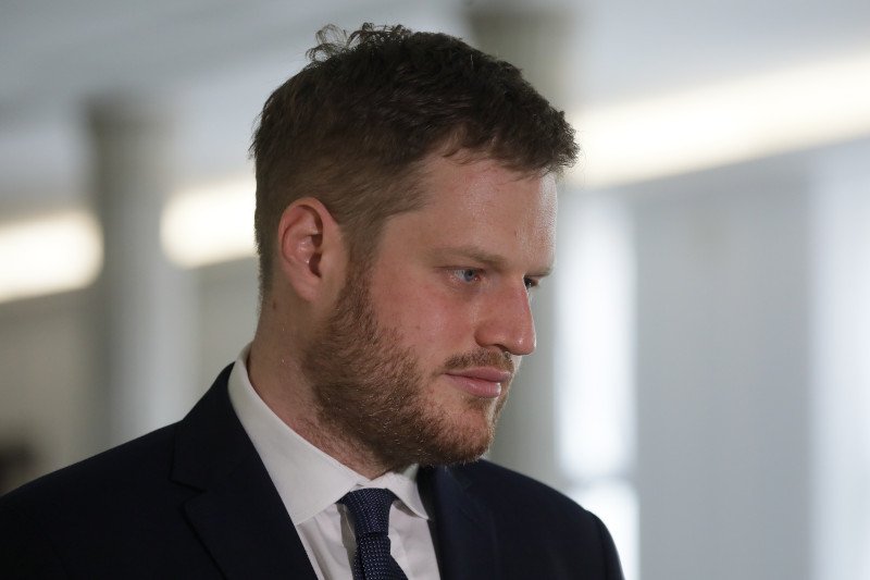 Janusz Cieszyński tłumaczy, skąd tak duży wzrost dobowych zakażeń koronawirusem.