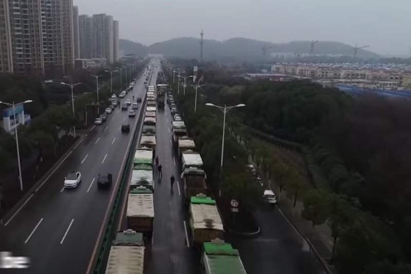 W Wuhan trwa budowa szpitala na 1000 łóżek. Ma być gotowy w 6 dni.