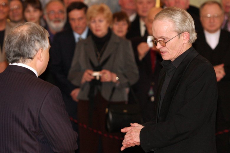 Bogdan Niemczycki dostał odznaczenie z rąk Lecha Kaczyński. Gdy zwrócił order prezydentowi Andrzejowi Dudzie, kilka dni później prawdopodobnie popalił jego piwnicę.