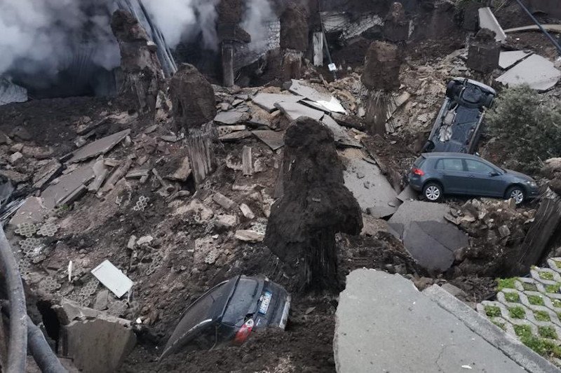 W Neapolu zapadła się ziemia przy szpitalu.