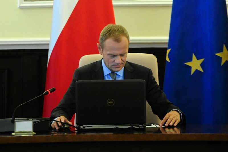 Urzędnicy Donalda Tuska uczą się jak działać w social mediach. To reklama, nie informacja.