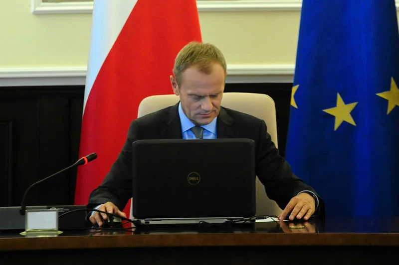 Urzędnicy Donalda Tuska uczą się jak działać w social mediach. To reklama, nie informacja.