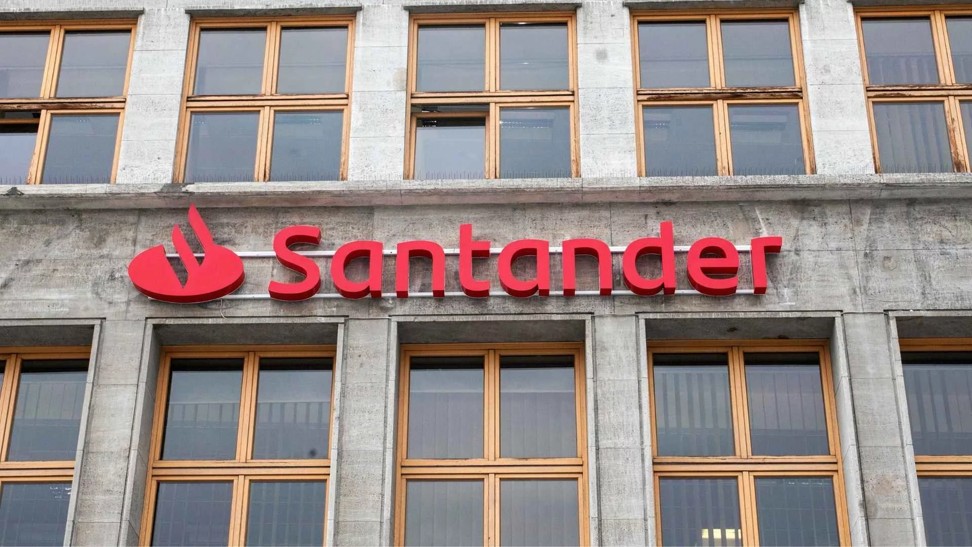 490 okradzionych klientów Santandera straciło łącznie kilka milionów Tyle klienci Santandera stracili przez ostatnią akcję złodziei.