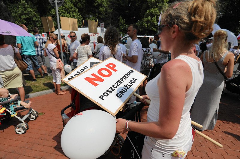 Międzynarodowy marsz przeciwników przymusowego szczepienia.