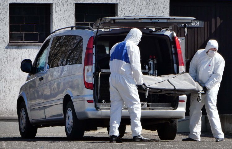 Polska wyprzedza Niemcy w liczbie zgonów na covid-19.