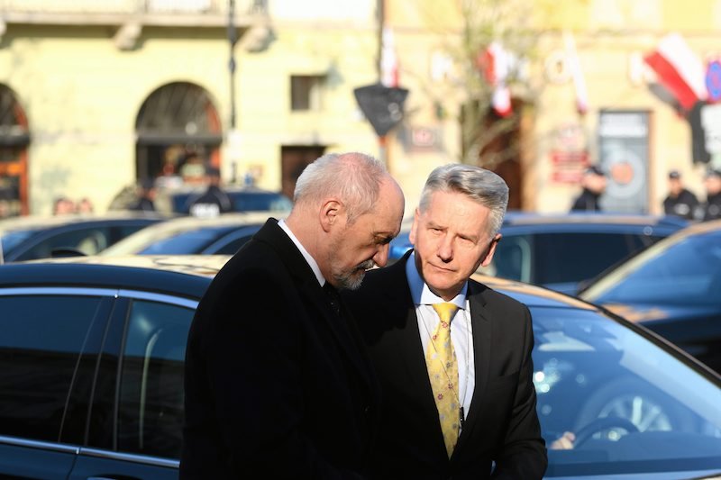 Nowe informacje o wypadku Macierewicza. Kierowca nie miał uprawnień.