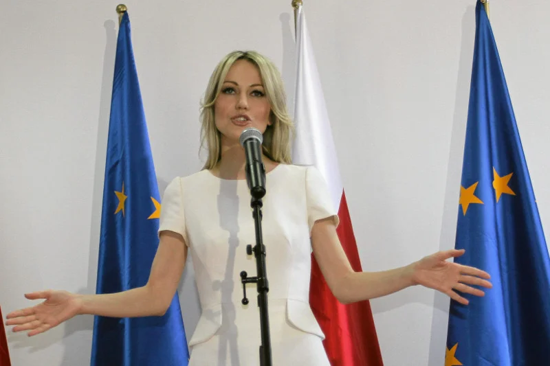 Magdalena Ogórek, choć dużo mówi o roli kobiet w polityce, swoim działaniem wcale im nie pomaga.