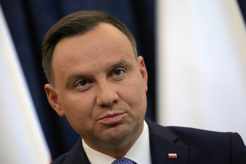 Bogusław Winid, wiceminister spraw zagranicznych w rządzie Donalda Tuska, został doradcą Andrzeja Dudy. Na prawicy zapanowało oburzenie tą decyzją.