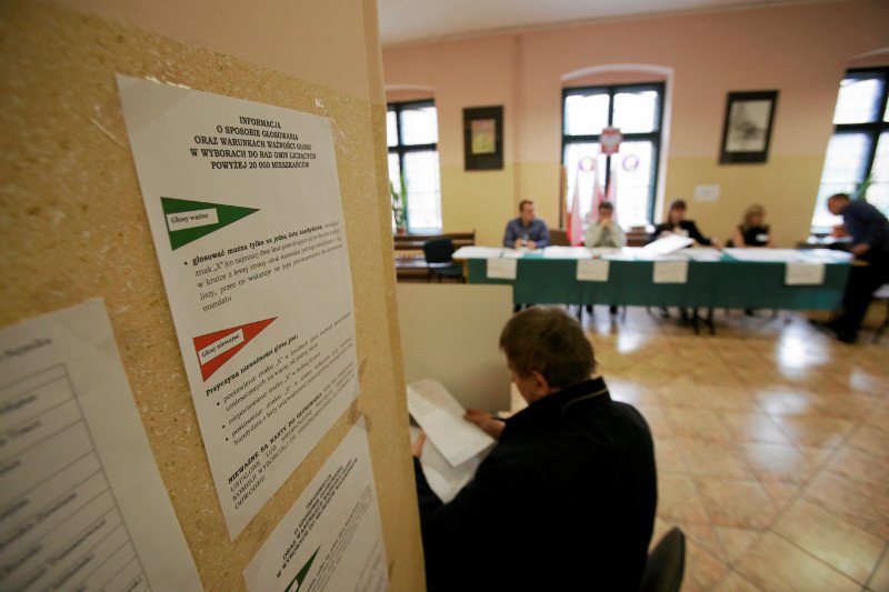 Przewodnicząca jednej z komisji wyborczych w Warszawie przyszła do pracy pijana.